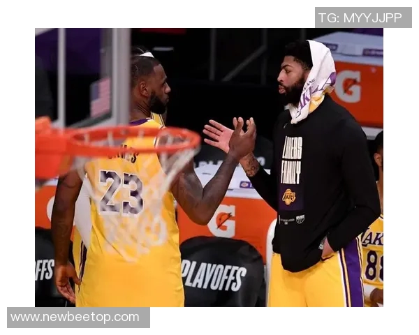 合同还剩3年近1.7537亿~队记：截至目前 浓眉被交易的可能性极低