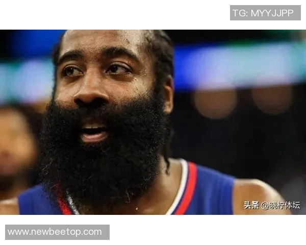 布克21+10双杀快船！哈登13+13，快船双塔轰40分尽力，保罗被弃用