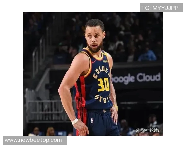 25届最强新秀！近8战场均21+7，不像克莱更像库里，三球要让位了